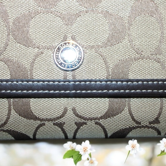 Coach Hamptons Signature Canvas Long Wallet with Checkbook - EUC - Picture 4 of 15